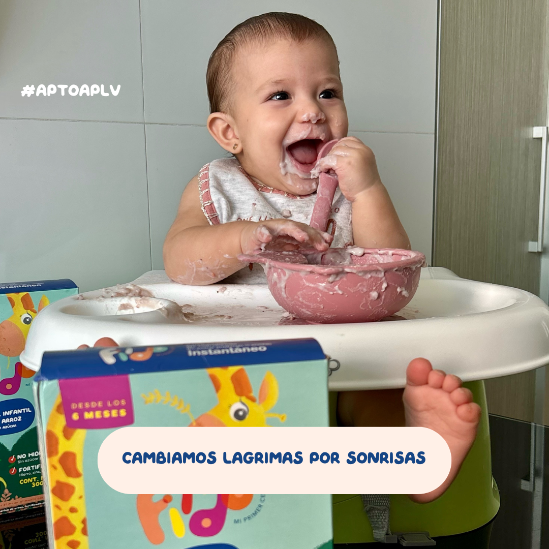 Bebé feliz comiendo Cereal Instantáneo Fiido de arroz y avena, con la caja visible. Campaña cambiamos lágrimas por sonrisas.