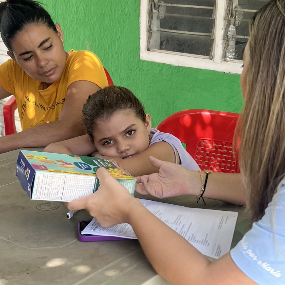 Entrega de apoyo nutricional a familias afectadas por inundaciones en Córdoba