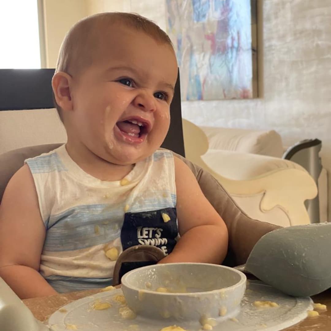 Banner para preguntas frecuentes de bebe comiendo Fiido